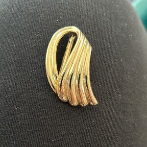 Elegant Gold-Tone scarf slide